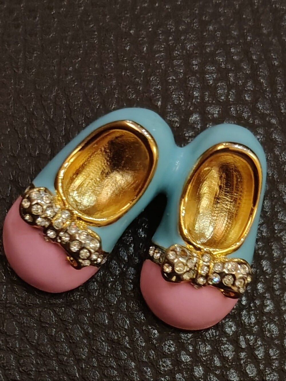 VTG Carucci Styled Enamel Baby Mary Jane Shoes w/ Crystal Bows- Brooch Pin